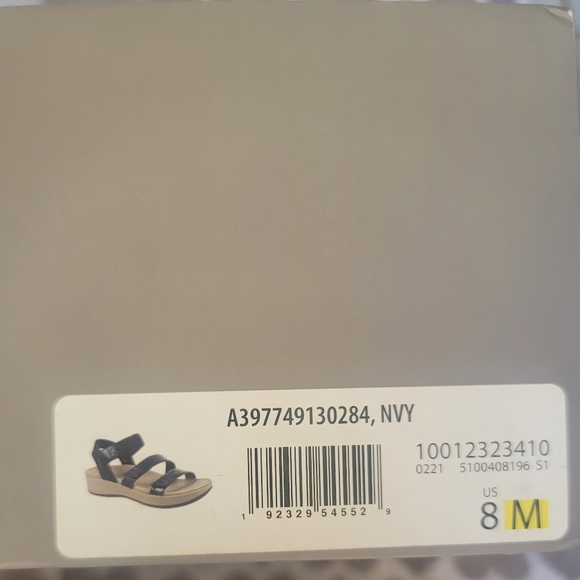 Vionic Sandals - Picture 4 of 5